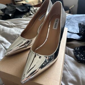 Steve Madden Metallic Silver Pointed Heels
